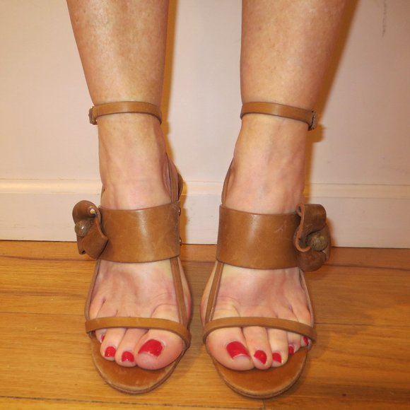 NEW L.A.M.B. Heels Slight scuffing from storage - Picture 2 of 11